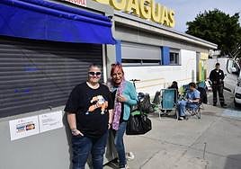Eva Díaz y Raquel Rodríguez, encabezan la fila. Detrás, el grupo de amigos que forman Elías, Airam, Nerea y Yesly.