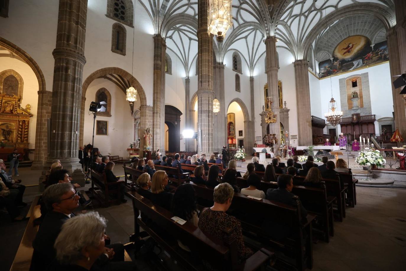 Familiares y autoridades despiden a Olarte en una emotiva misa funeral