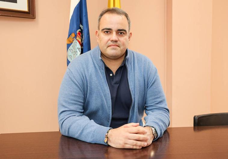En la imagen, Rayco Padilla, en el despacho de Alcaldía que ocupa esta semana en su condición de regidor accidental.