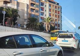 El accidente de una guagua atasca Julio Luengo