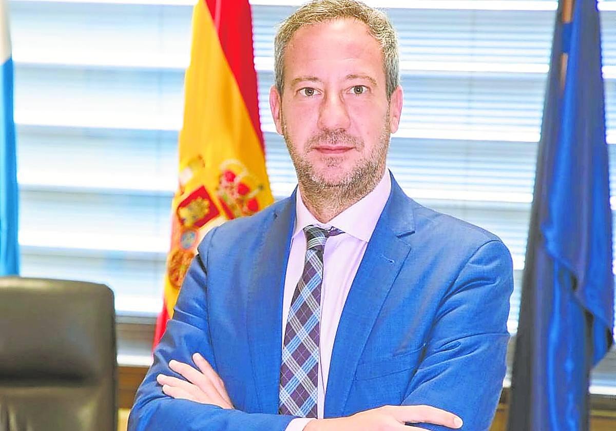 El director de Aeropuertos de Canarias, Luis López Chapí, en su despacho.