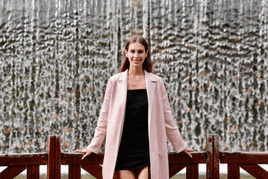 La reina del carnaval de Las Palmas de Gran Canaria con su corona.