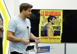 Juan Espino, este lunes, en la presentación del evento en el que luchará por última vez.