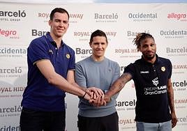 Miquel Salvó, Jaka Lakovic y Andrew Albicy.