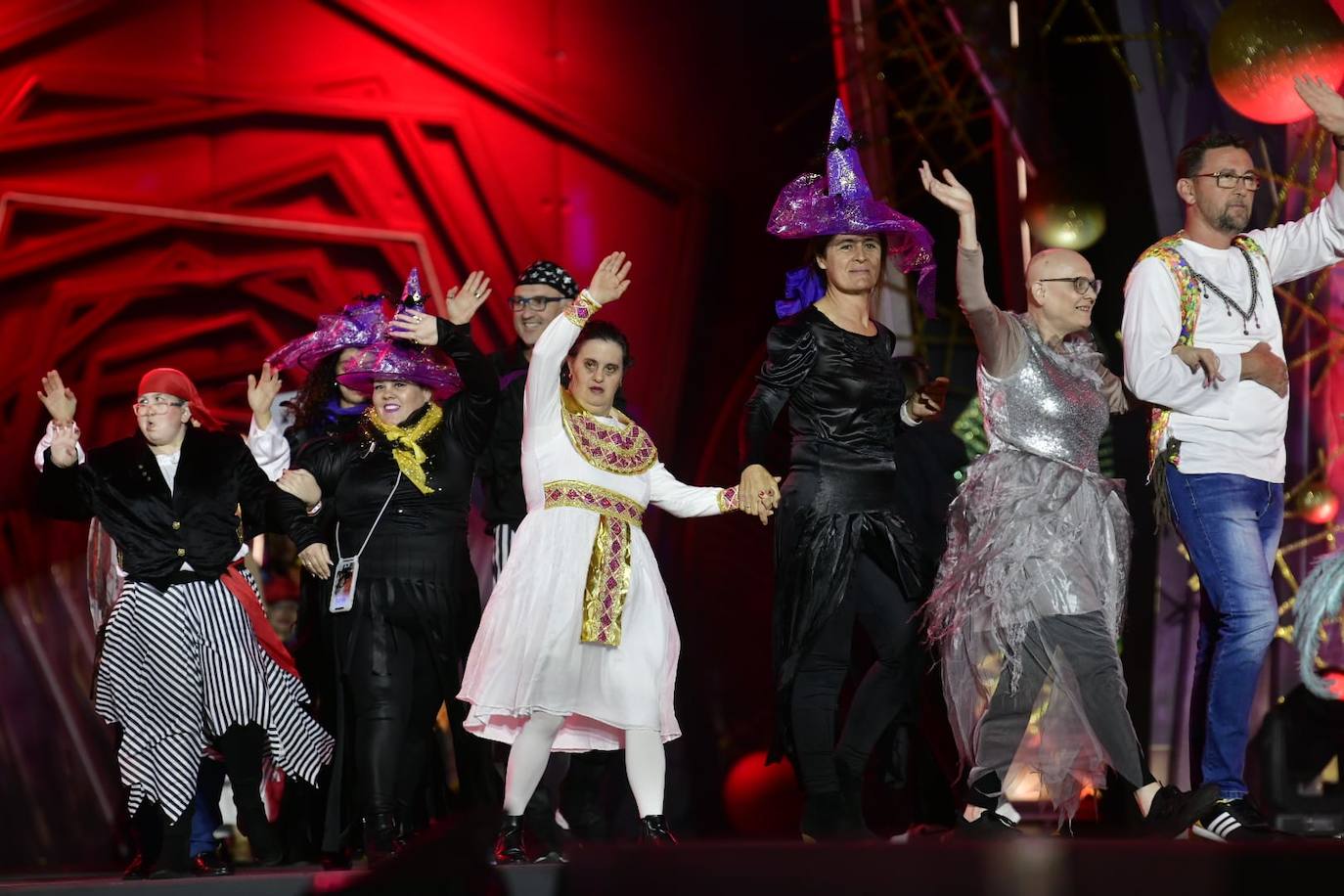 El carnaval de integración reparte ilusión en el escenario del Puerto