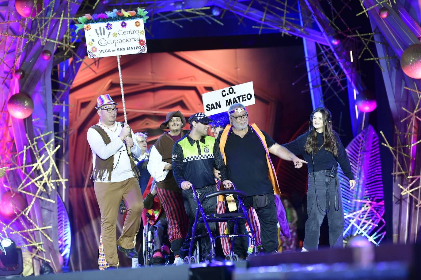 El carnaval de integración reparte ilusión en el escenario del Puerto