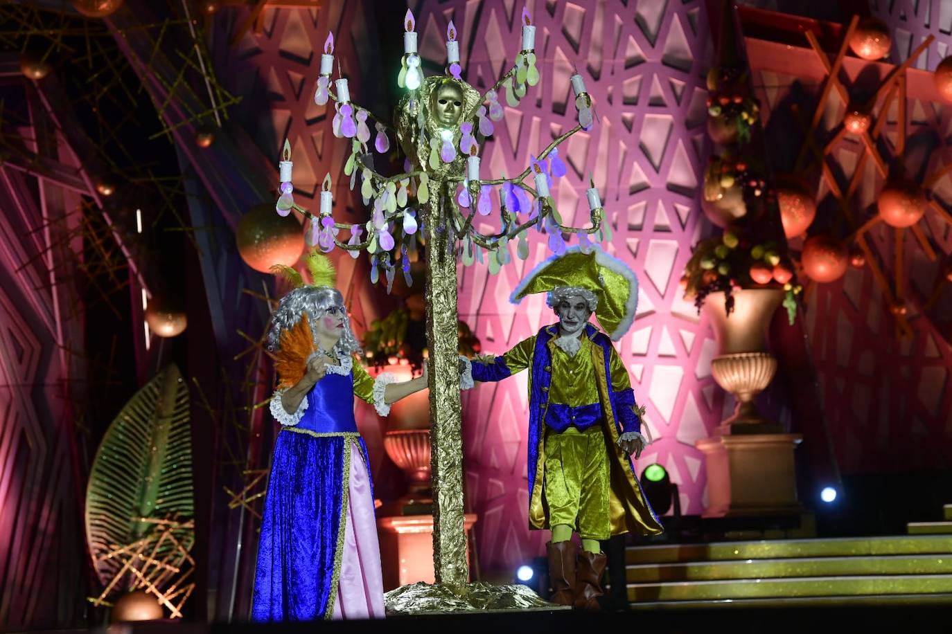 El carnaval de integración reparte ilusión en el escenario del Puerto