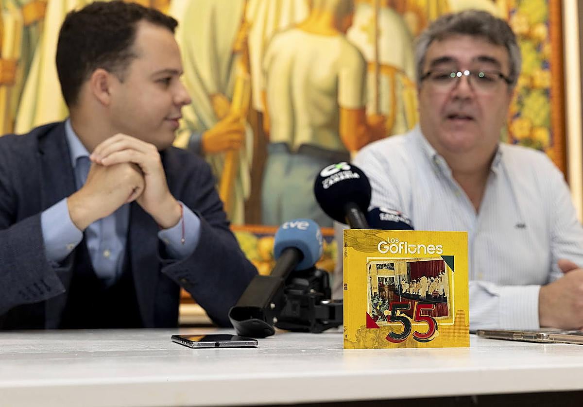 El concejal de Cultura de Las Palmas de Gran Canaria, Adrián Santana y el presidente de Los Gofiones, José Afonso.