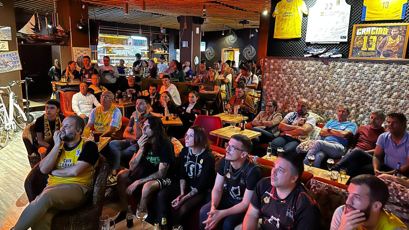 La marea amarilla disfruta en el Captain 13