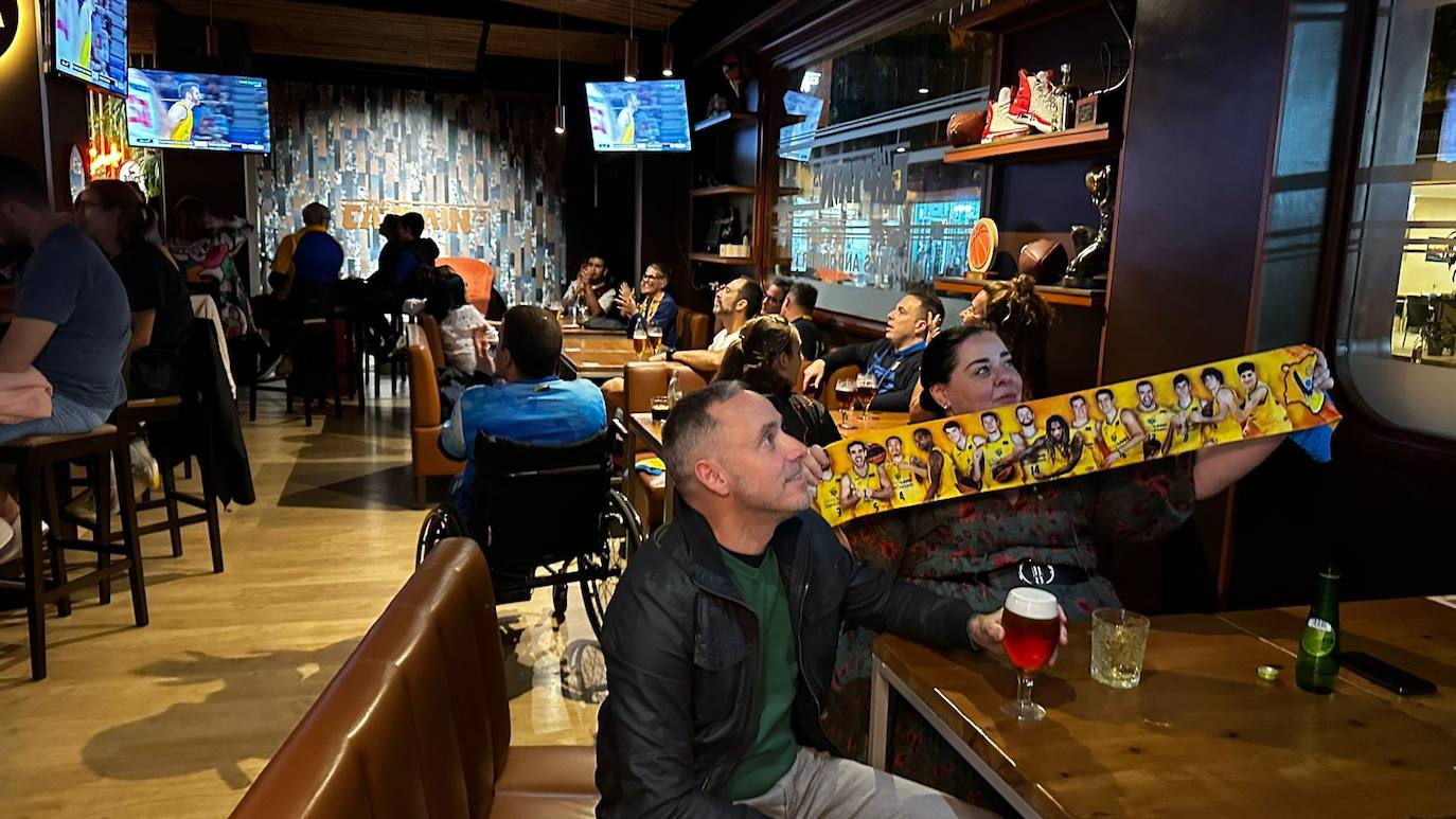 La marea amarilla disfruta en el Captain 13