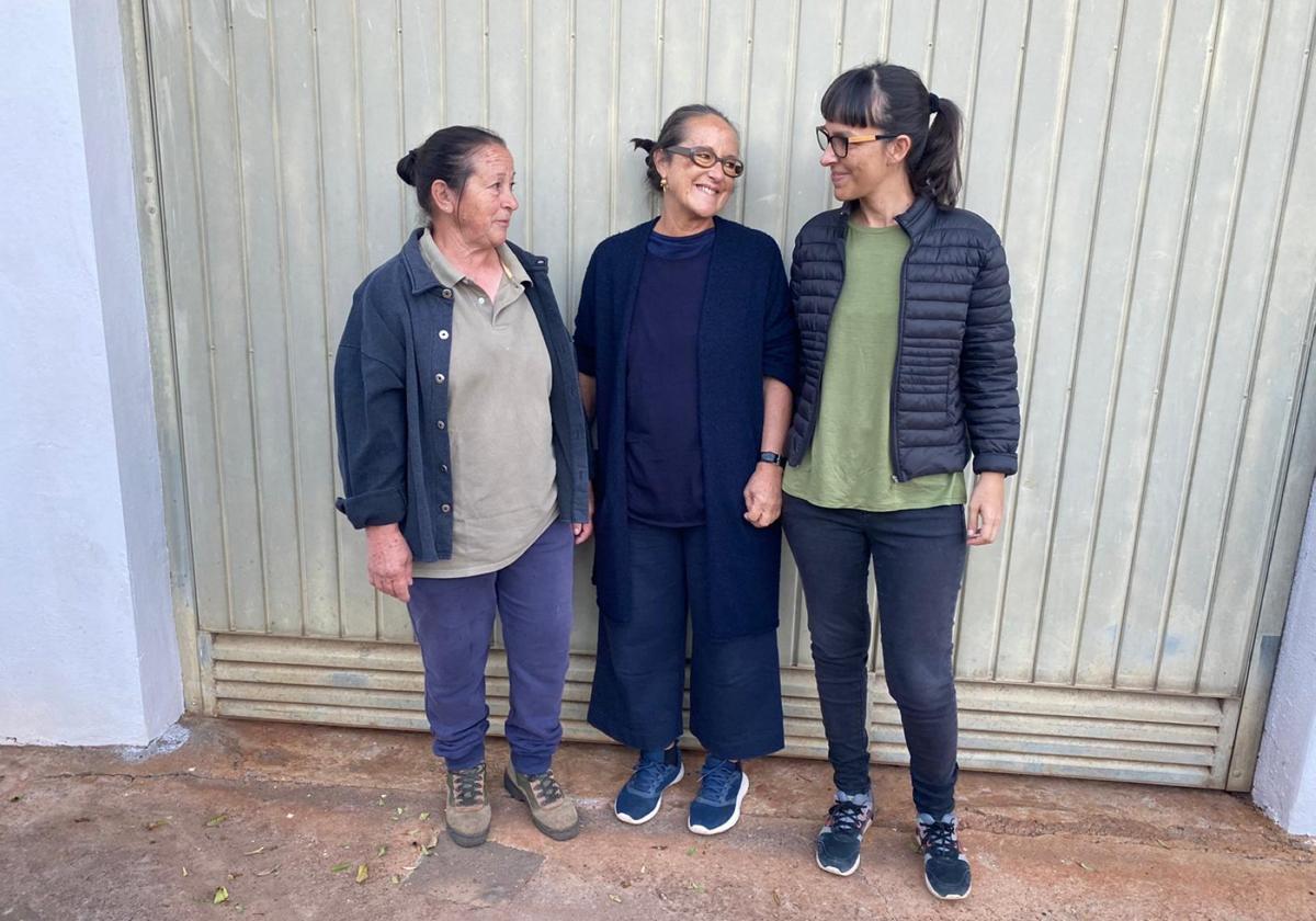 Macu Machín con su tía Carmen y su madre, coprotagonistas del filme.