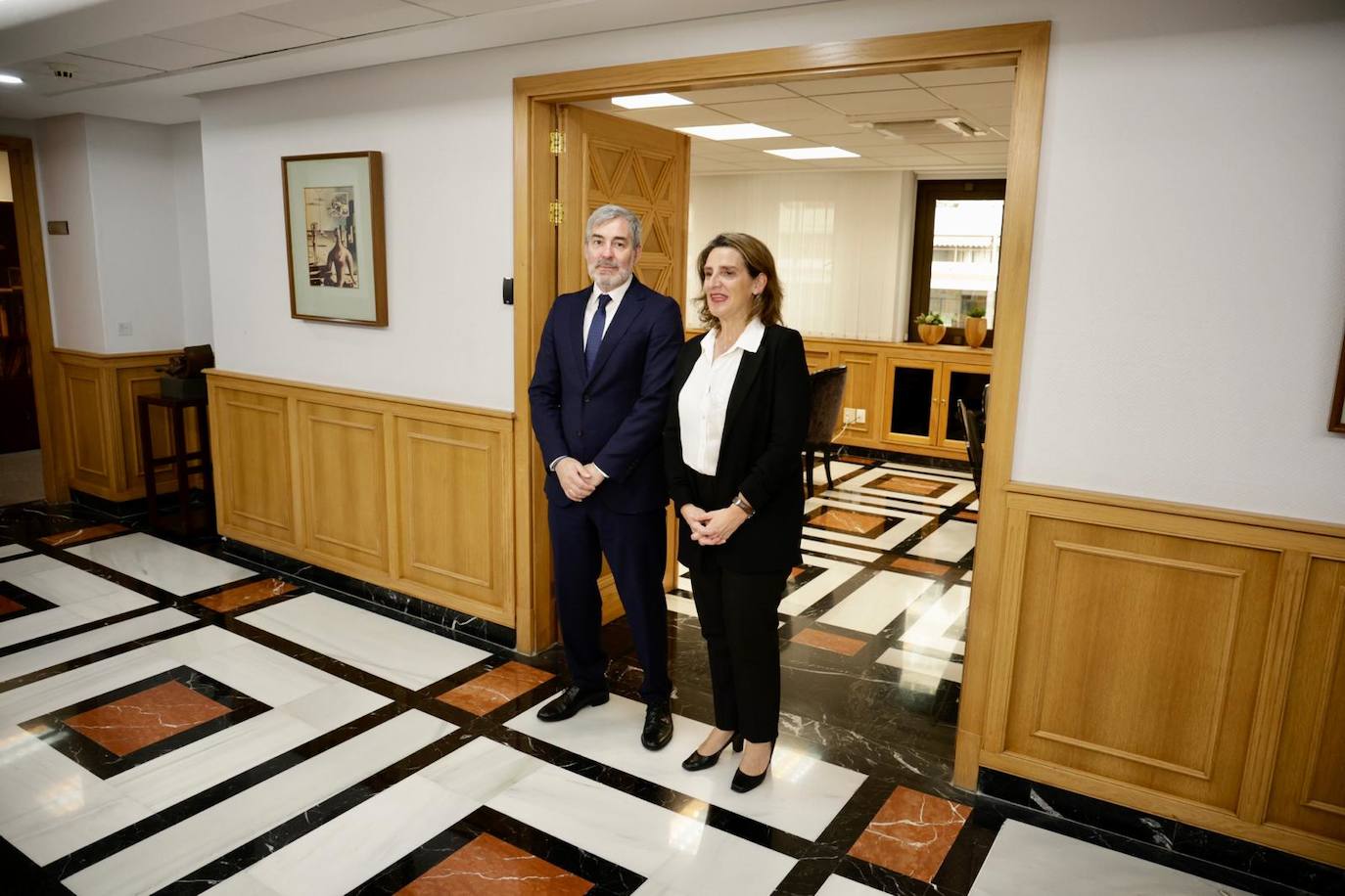 El encuentro de Fernando Clavijo y Teresa Ribera, en imágenes