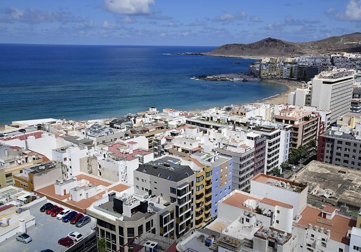 Viviendas en la zona de la playa de Las Canteras.