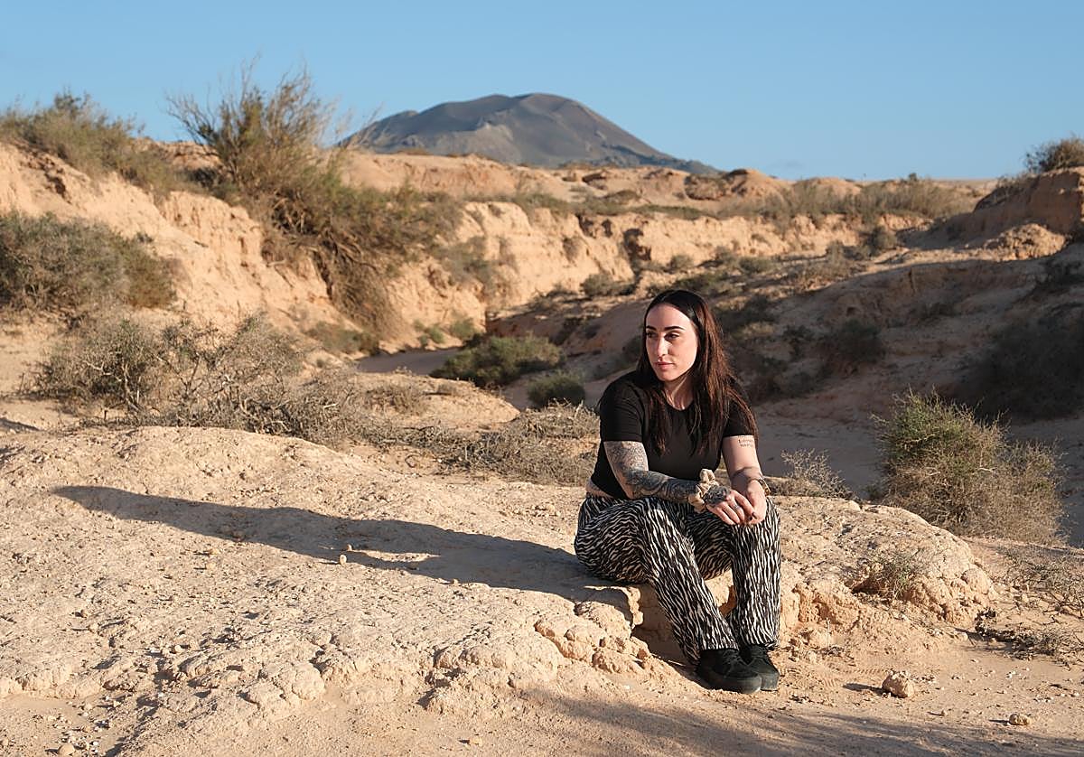 Carolina Cao, fundadora de Amaifa, asociación que ha apadrinado el barranco de los Encantados, también llamado de los Enamorados, en Lajares, en el municipio de La Oliva.