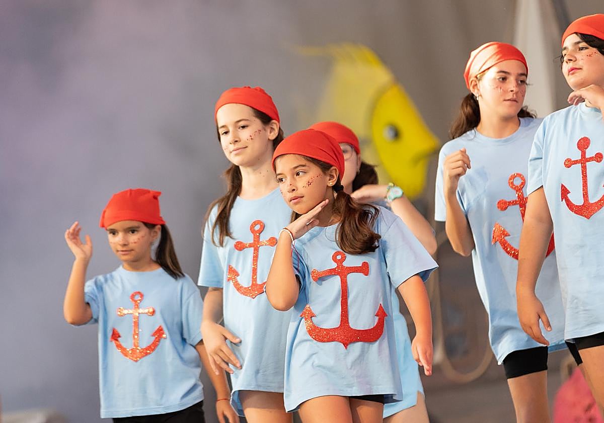 Imagen principal - El fondo del mar más menudo sube al escenario