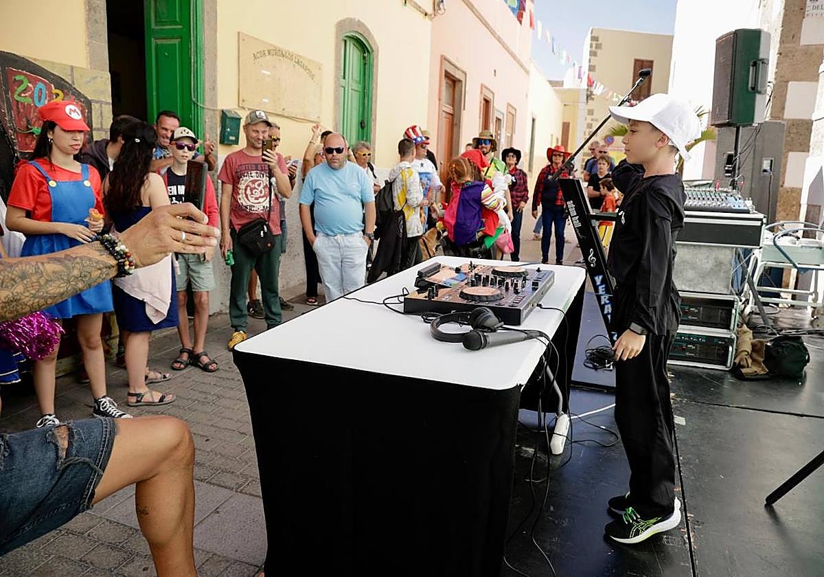 Aguimes vibra con su carnaval de día