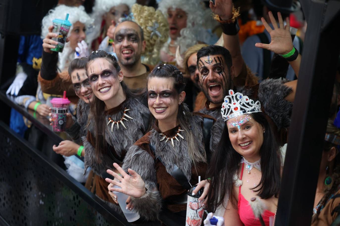 Las mascaritas se lucen recorriendo las calles de la capital grancanaria