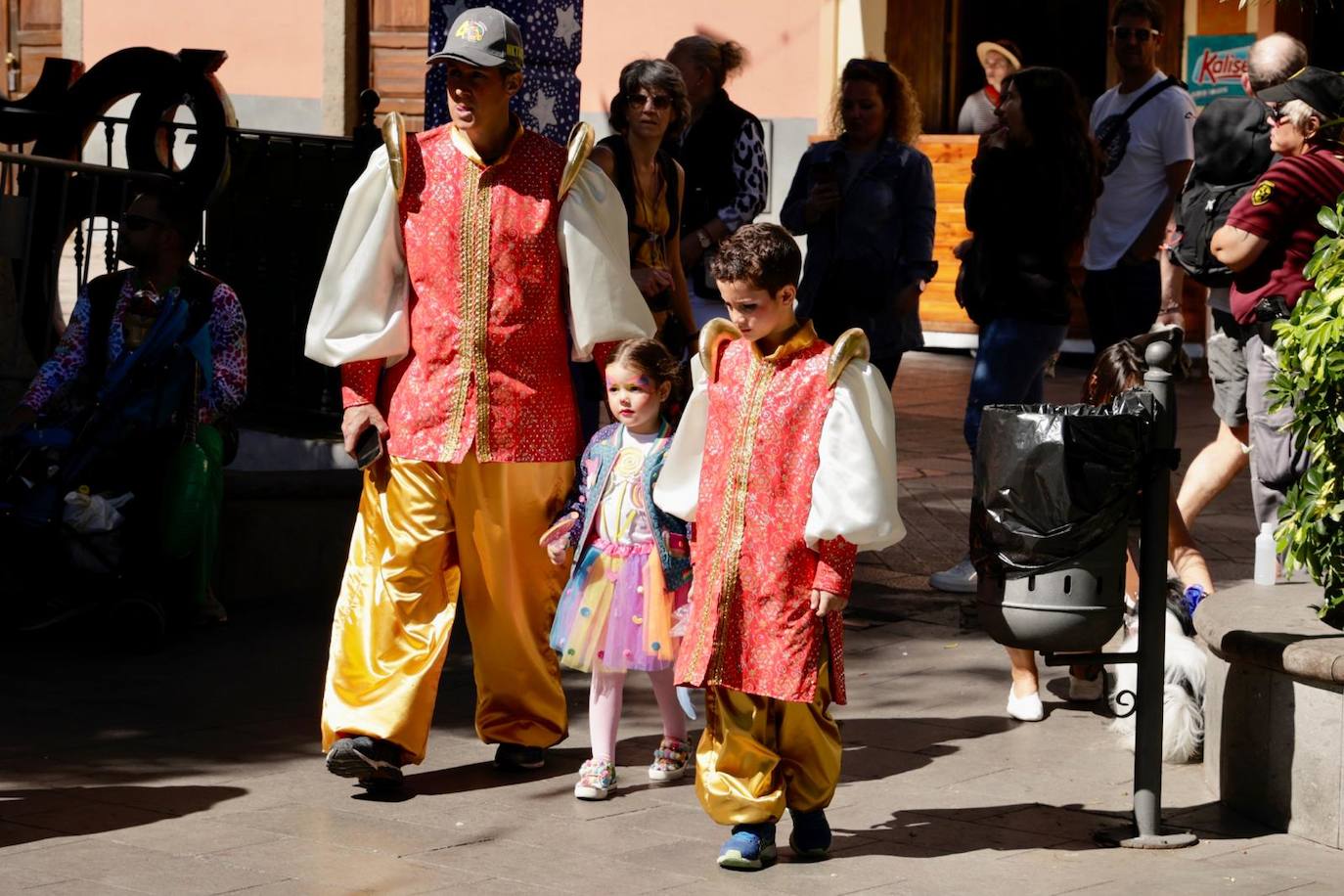 Aguimes vibra con su carnaval de día
