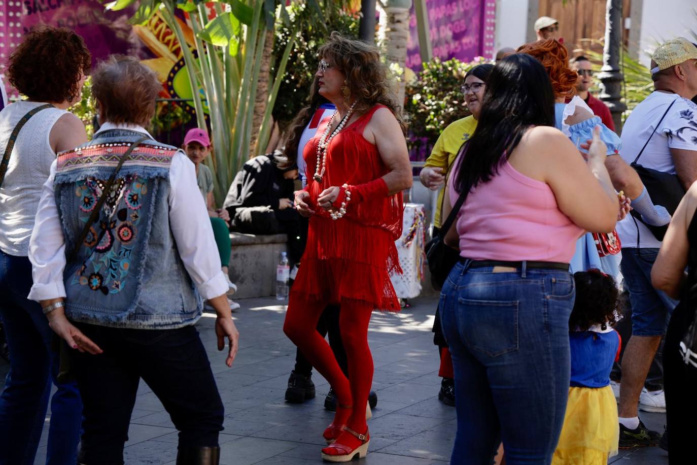 Aguimes vibra con su carnaval de día