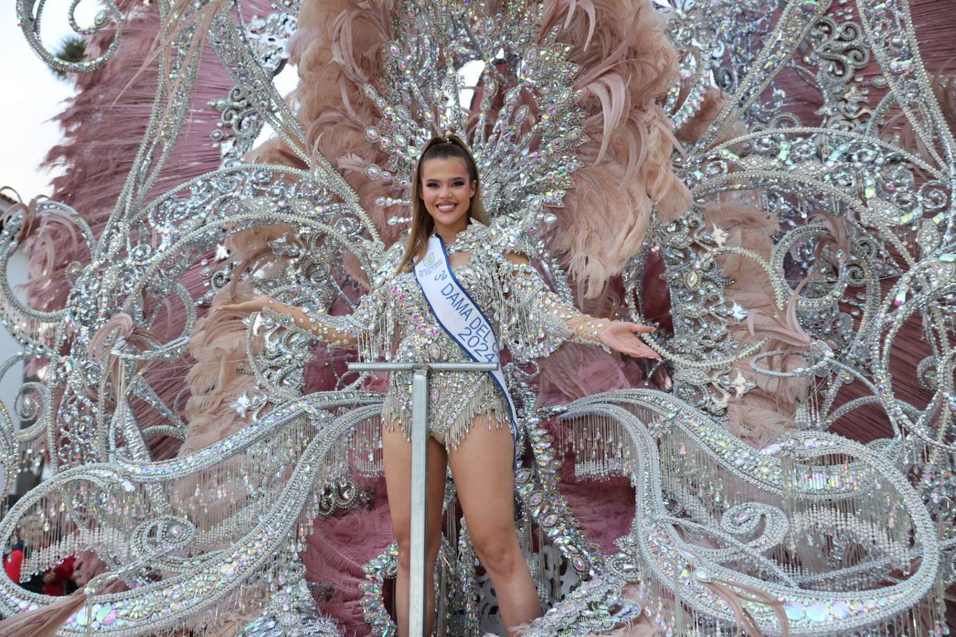 Las mascaritas se lucen recorriendo las calles de la capital grancanaria