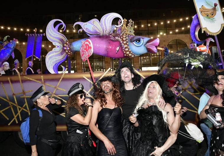 Miles de mascaritas despidieron con pena los Carnavales del Mundo de Las Palmas de Gran Canaria.