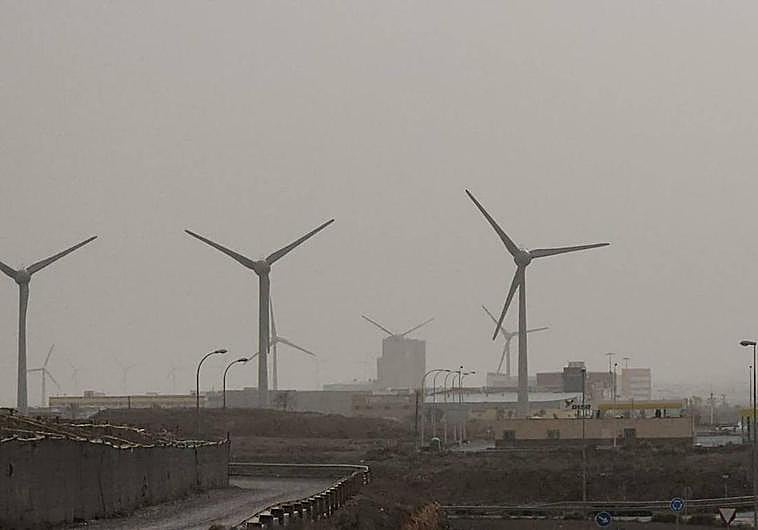 La calima sigue presente en las islas.