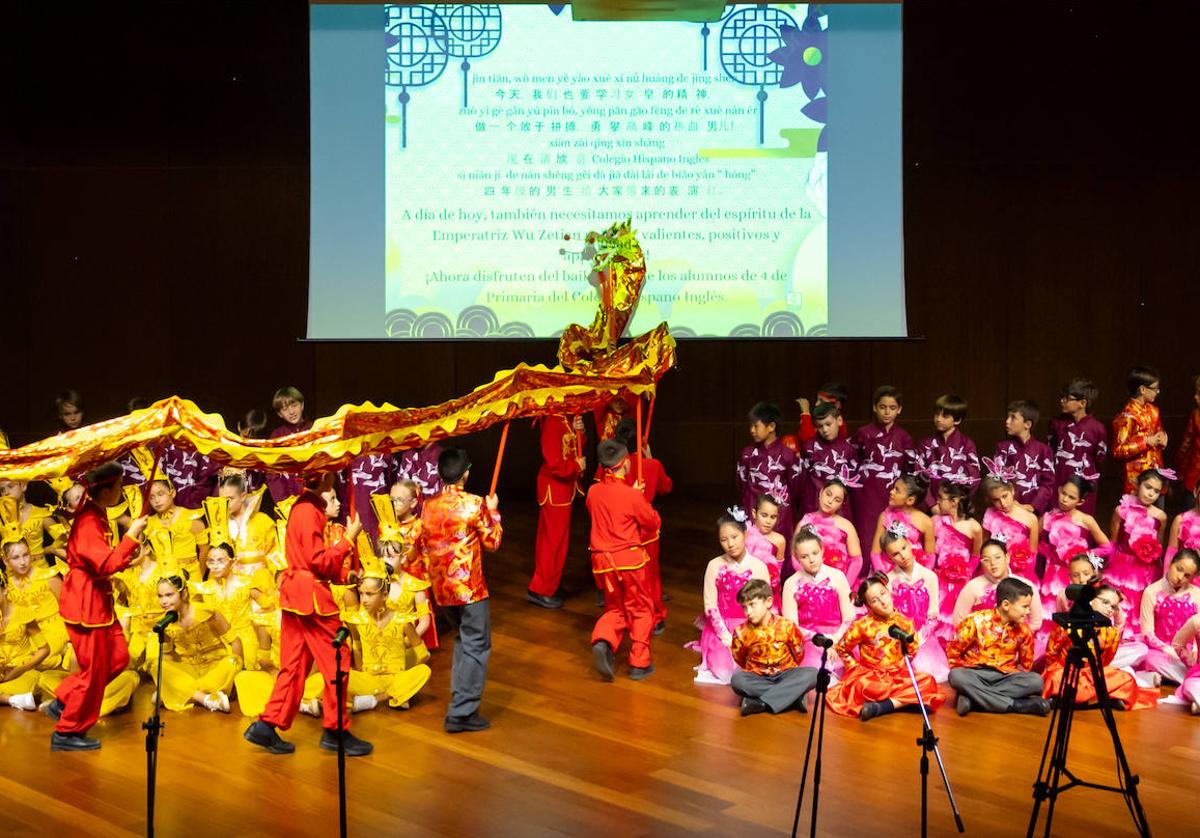 Los alumnos del Colegio Hispano Inglés deslumbran en la celebración del Año Nuevo Chino en la ULPGC