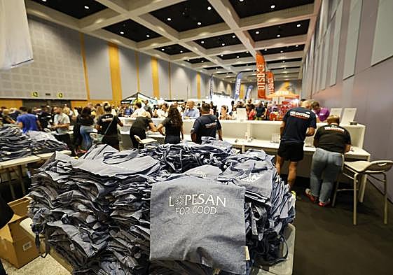 Entrega de dorsales en The North Face Transgrancanaria 2024.