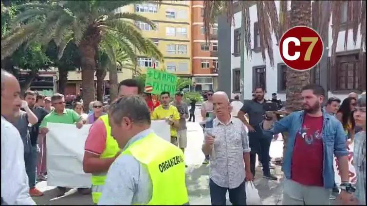 Varios agricultores insultan y piden la dimisión del presidente de COAG Canarias, Rafael Hernández