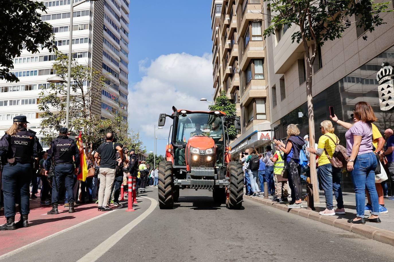 La tractorada toma la capital grancanaria en protesta por la situación del campo