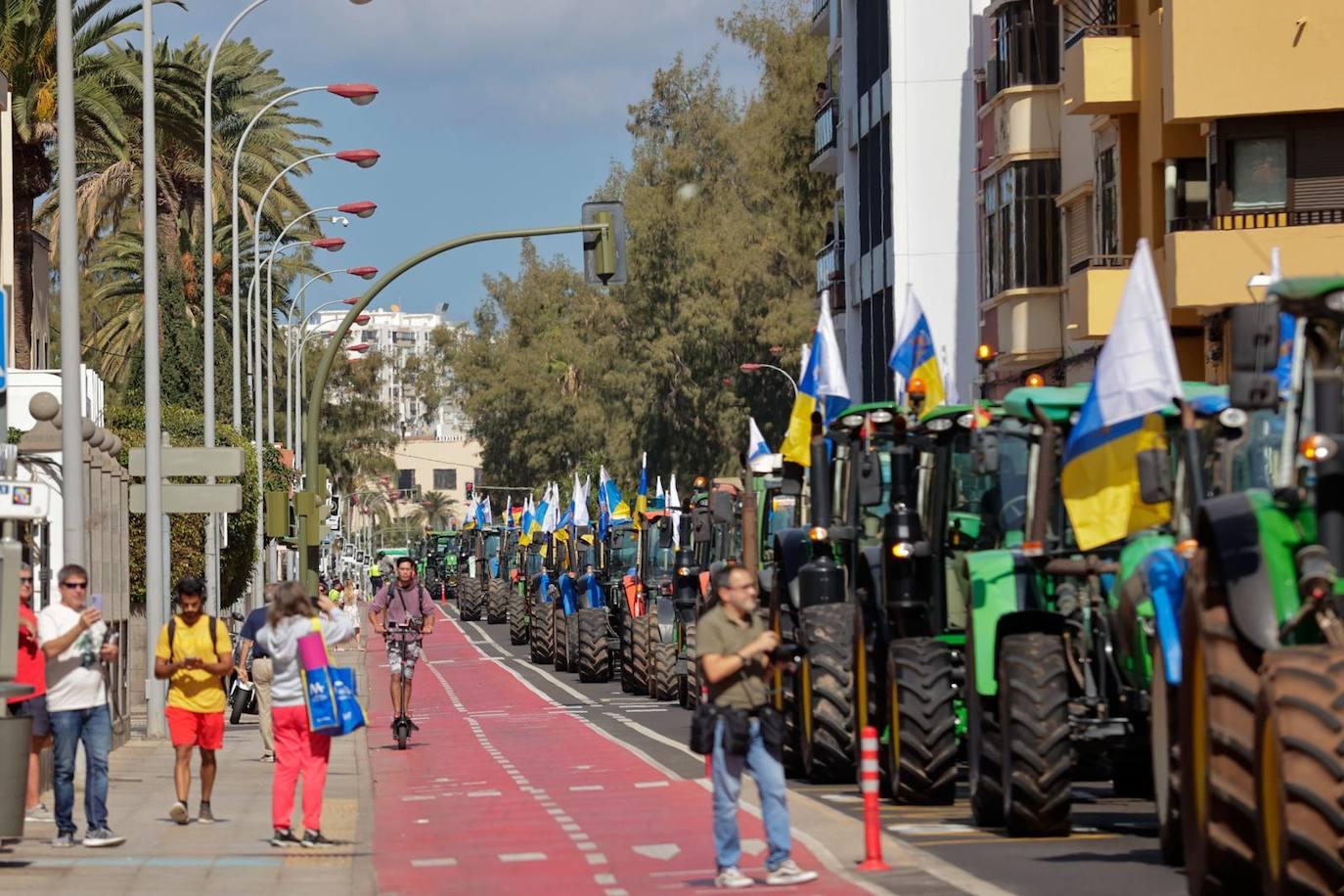 La tractorada toma la capital grancanaria en protesta por la situación del campo