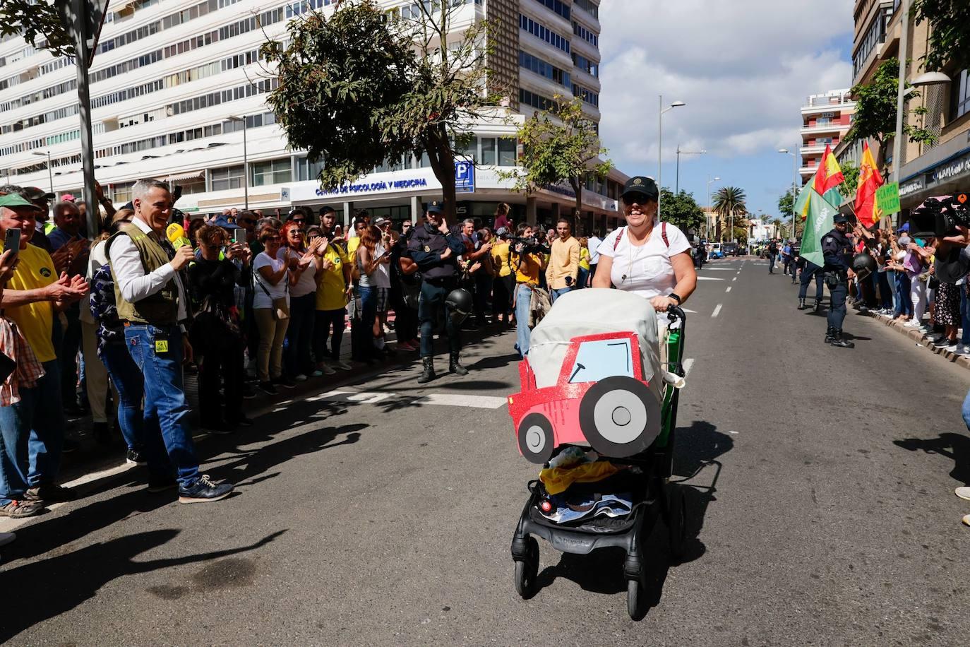 La tractorada toma la capital grancanaria en protesta por la situación del campo