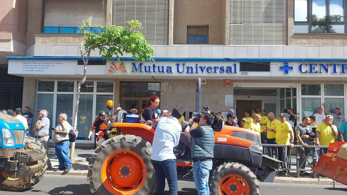 La tractorada toma la capital grancanaria en protesta por la situación del campo
