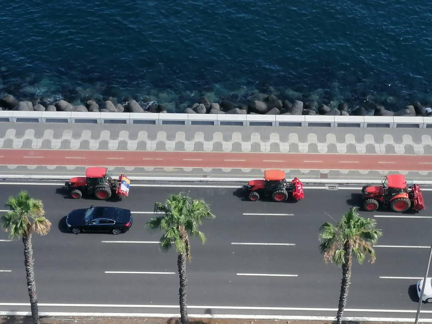 La tractorada toma la capital grancanaria en protesta por la situación del campo