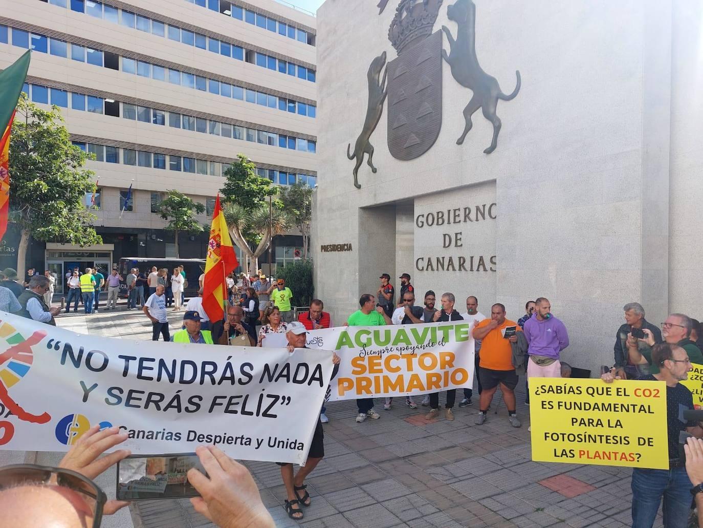 La tractorada toma la capital grancanaria en protesta por la situación del campo