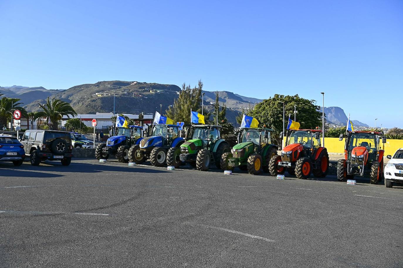 La tractorada toma la capital grancanaria en protesta por la situación del campo