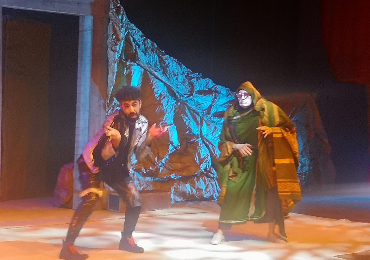 Imagen principal - El XI Festival Juvenil de Teatro Grecolatino de Las Palmas congrega a más de 500 estudiantes de bachillerato de la isla