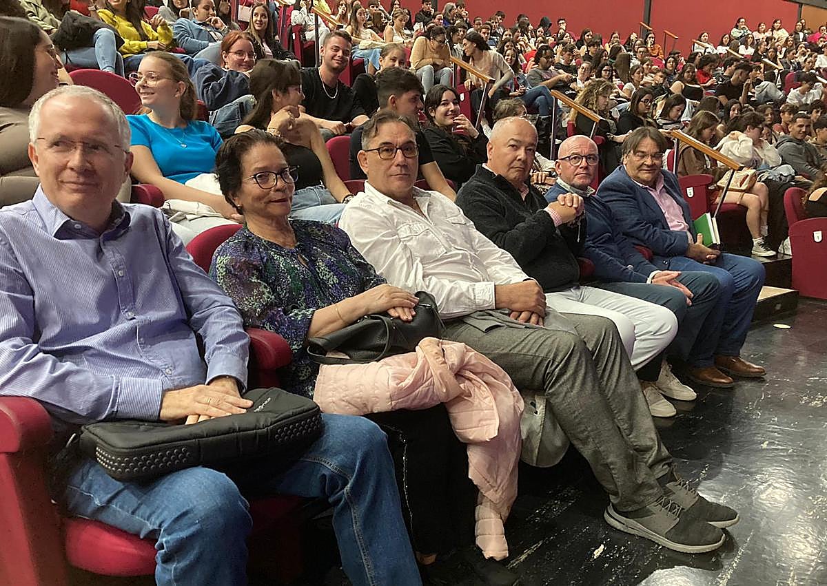 Imagen secundaria 1 - El XI Festival Juvenil de Teatro Grecolatino de Las Palmas congrega a más de 500 estudiantes de bachillerato de la isla