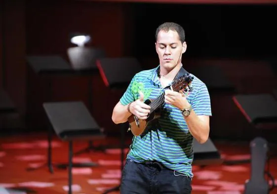 Imagen de archivo del timplista Germán López en concierto.
