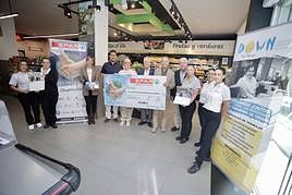 Entrega del cheque solidario en SPAR Las Majoreras.