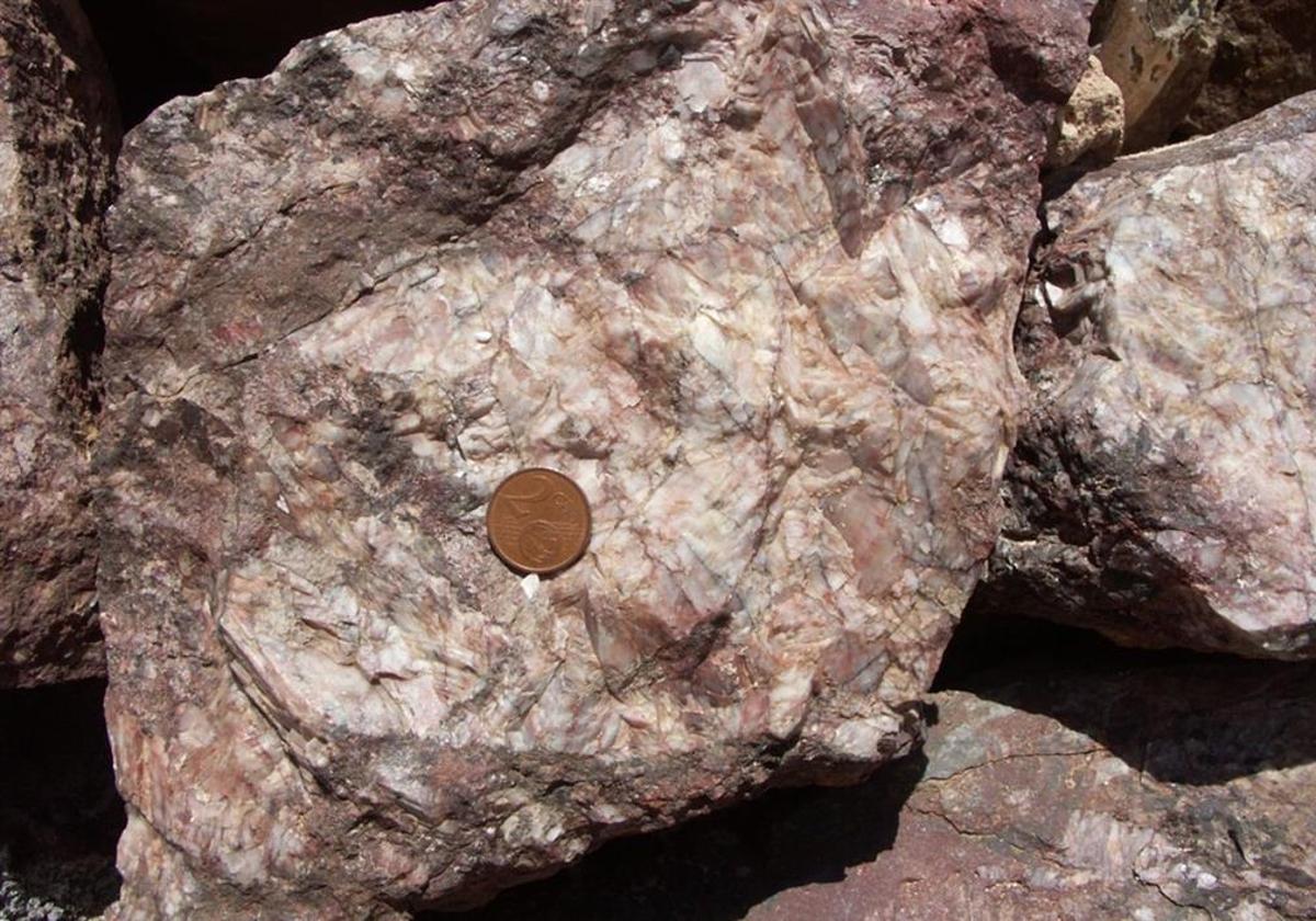 Dique de carbonatitas del Lugar de Importancia Geológica situado en la costa oeste de Puerto del Rosario.