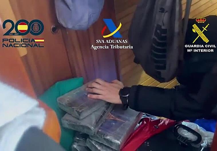 Interceptan un narcovelero con 200 kilos de cocaína rumbo a Canarias