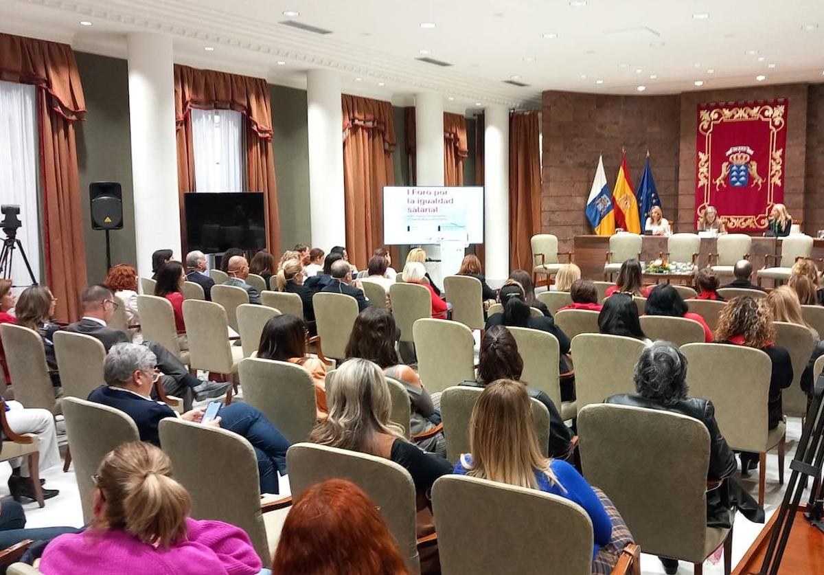 El Parlamento de Canarias acoge el primer Foro por la Igualdad Salarial