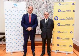 Manuel Afonso, director territorial de CaixaBank, y Manuel Sánchez, presidente de Fundación La Caja de Canarias.