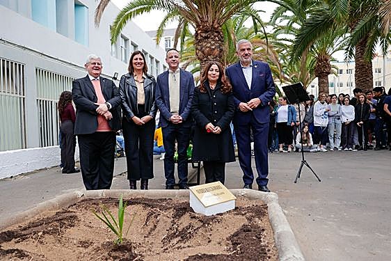 La visita de Ouided Bouchamaoui al IES Peréz Galdós, en imágenes