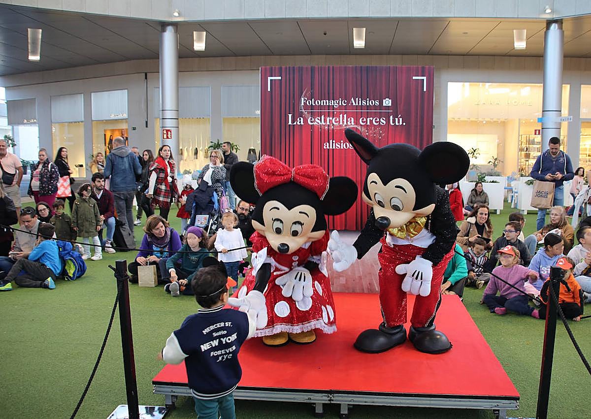 Imagen secundaria 1 - FotoMagic Alisios teletransporta a niños y mayores a la magia del cine