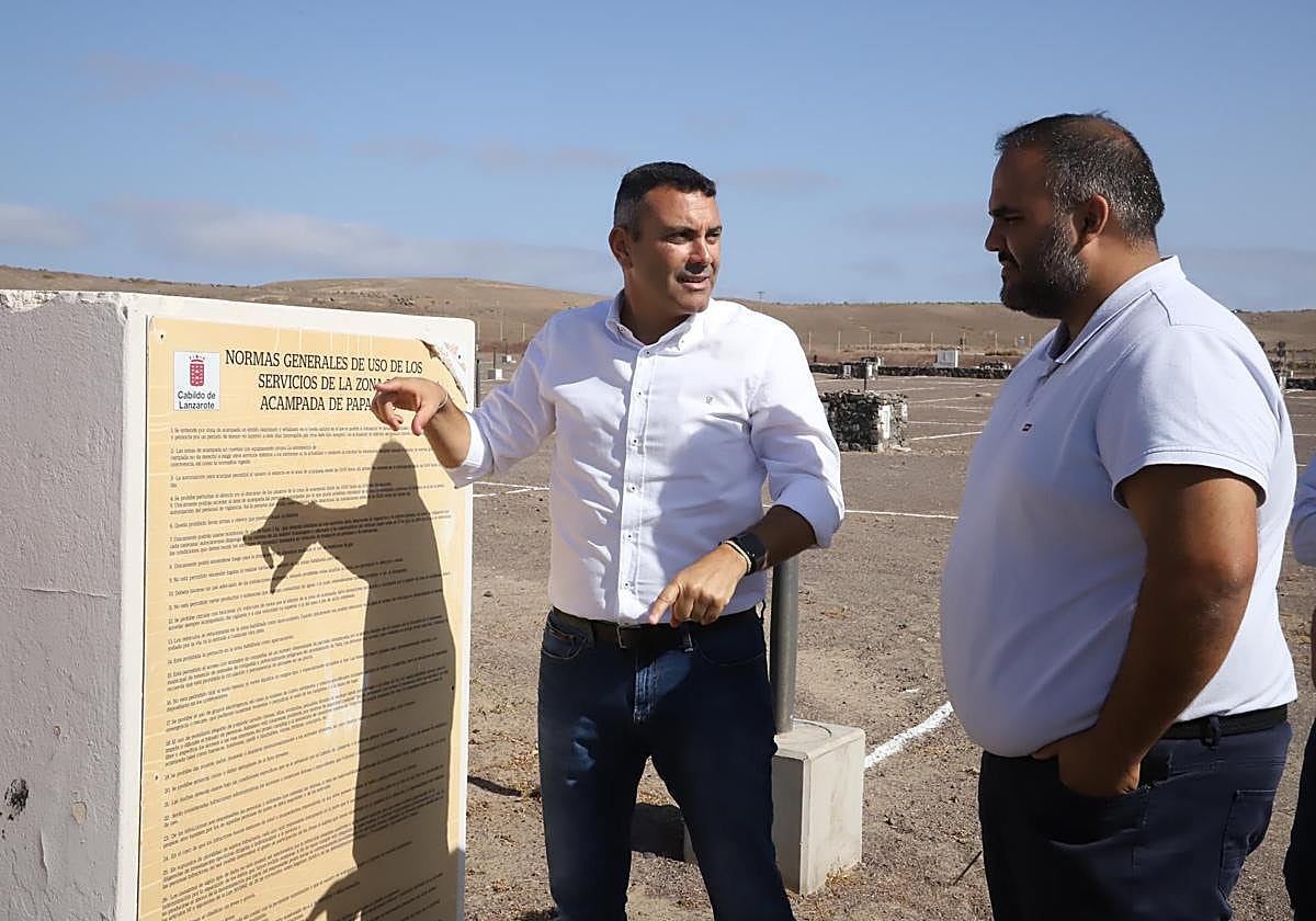 Oswaldo Betancort, presidente, y Samuel Martín, consejero, en Papagayo.