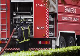 Cuatro personas afectadas, una de ellas grave, en el incendio de una vivienda en Santa Cruz de Tenerife