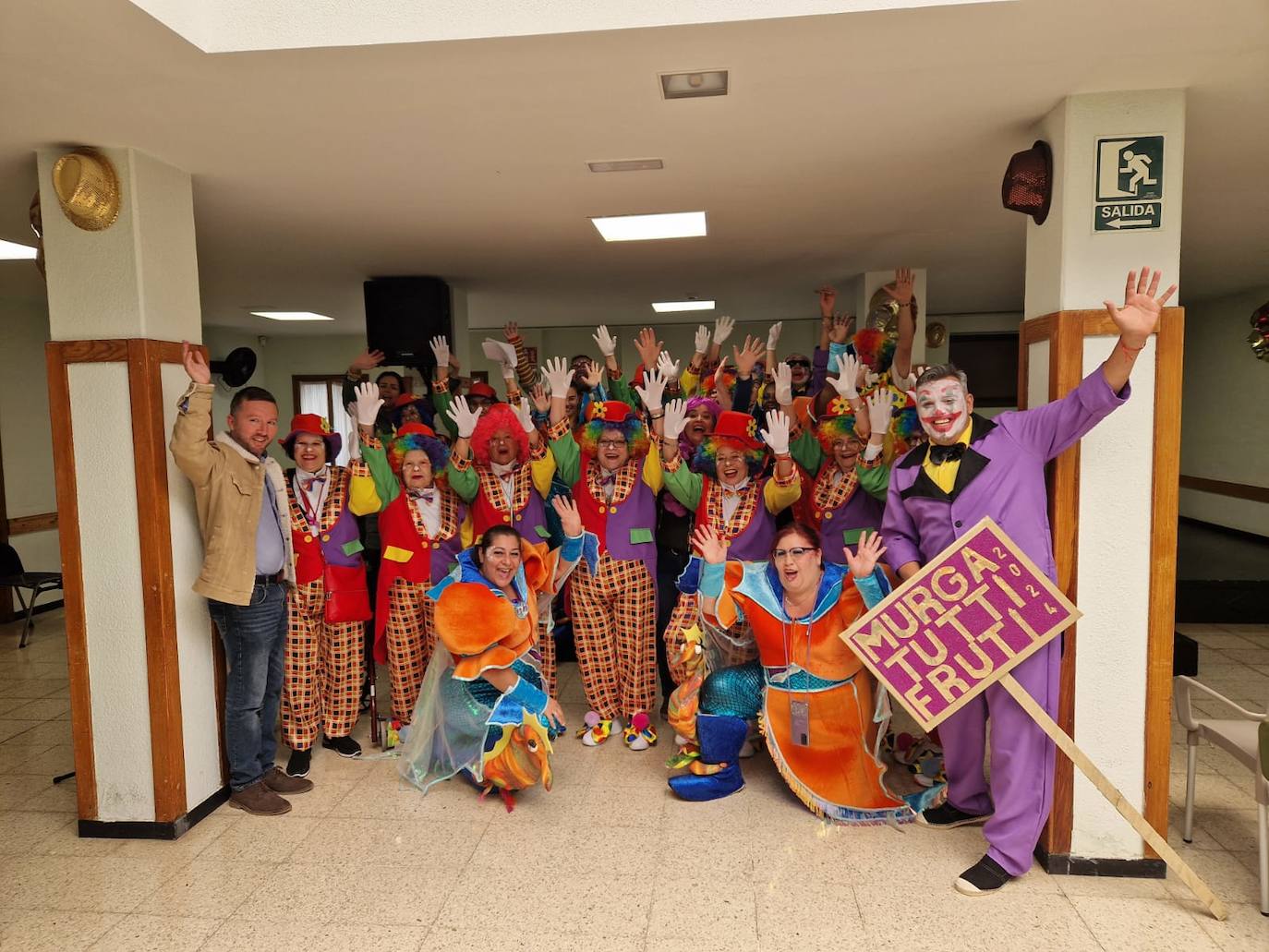 La murga Los Tutti Frutti regresa a la actividad en el Centro de Mayores.