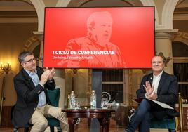 Patxi López, portavoz del PSOE en el Congrego, junto con Augusto Hidalgo, vicepresidente del Cabildo de Gran Canaria, el I Ciclo de Conferencias en honor a Jerónimo Saavedra.